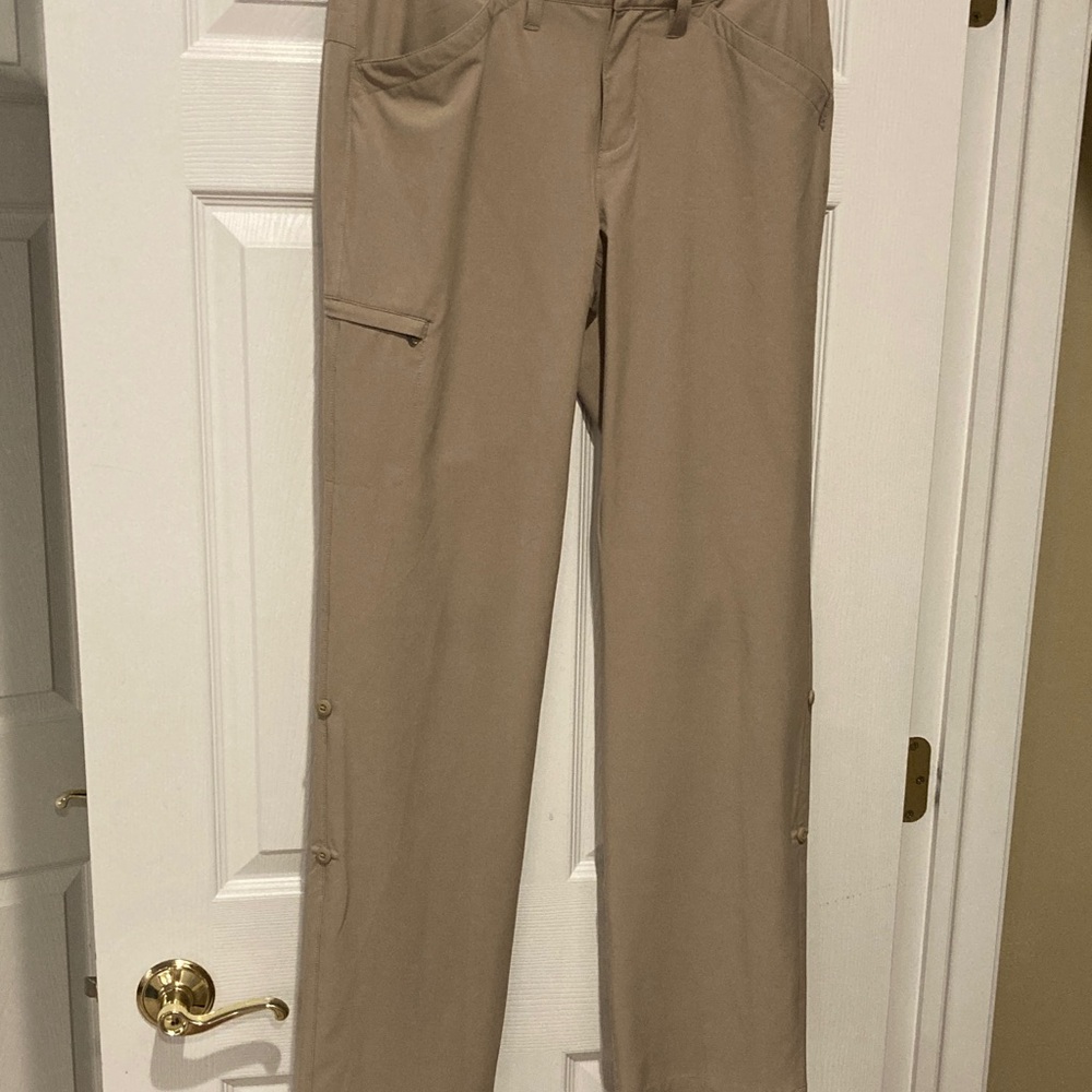 Eddie Bauer size 6 women’s Tan travel Cargo Pants